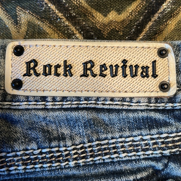 Rock Revival 30 NWT Blue Denim Shorts with White Stitching & rhinestones - Picture 11 of 16